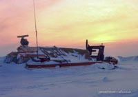 SRN6 craft in Arctic operations - SRN6 NTA-030 stranded on the Beaufort Sea (submitted by Paul Brett).